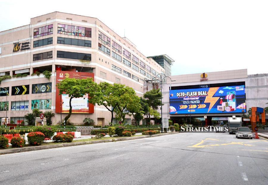  shop lot was almost completely destroyed in a fire that broke out at 1 Utama Shopping Mall early this morning.-NST FILE PIC