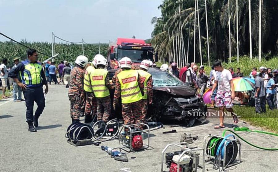 1 Killed 9 Injured In Two Car Collision New Straits Times