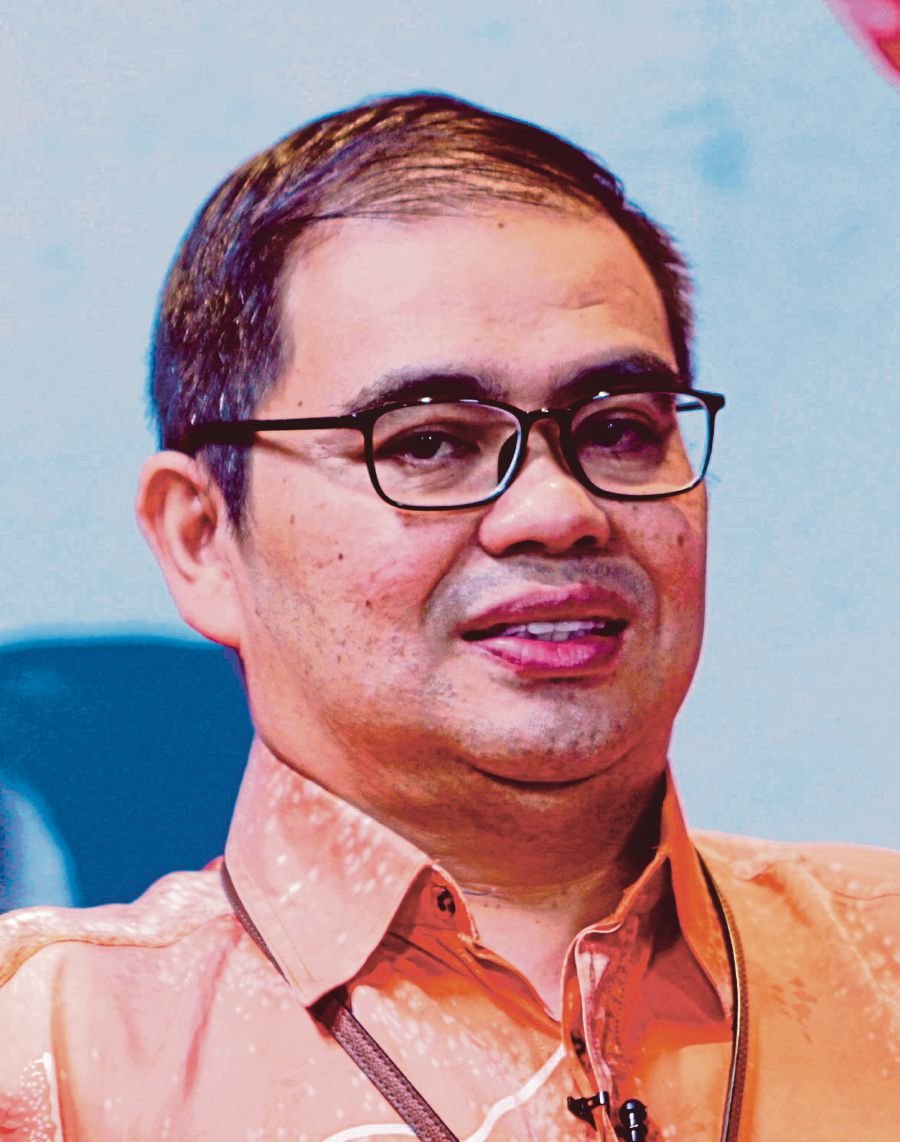 Associate Professor Dr Awang Azman Awang Pawi