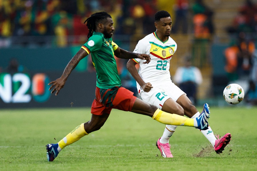 France' Yvann Titi, left, battles for the ball against Senegal's Clayton  Diandy during their FIFA U-17 World Cup round of 16 soccer match at Jakarta  International Stadium in Jakarta, Indonesia, Wednesday, Nov.