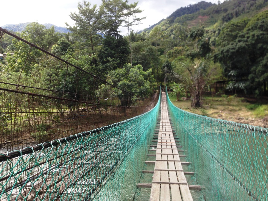  Leave some flexibility to your travel plans so you can go off the beaten tracks and discover something different. This hanging bridge over the river in Kiulu Valley in Sabah leads to farms, padi fields and the local school. 