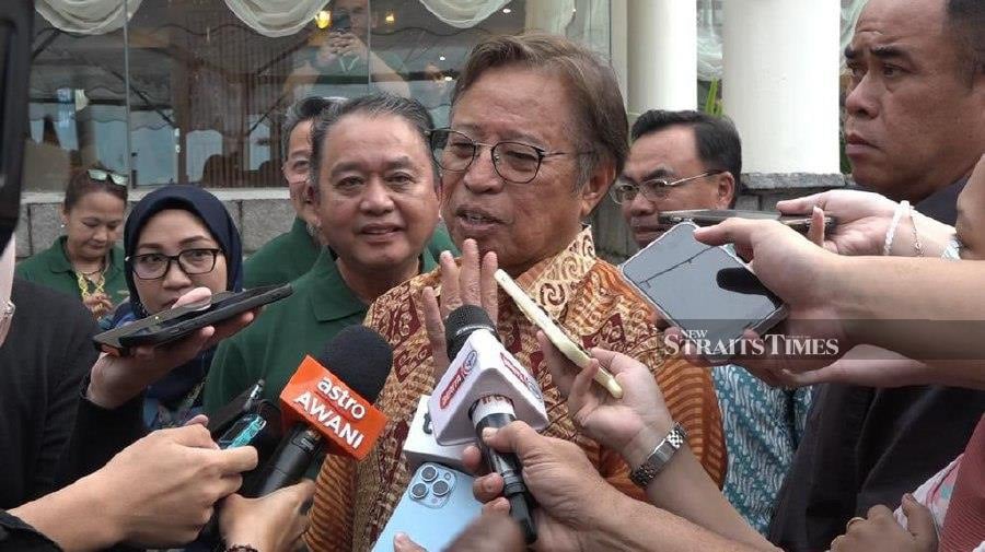 Sarawak Premier Tan Sri Abang Johari Abang Openg has declined to be dragged into the poser over the rumoured appointment of a new Sarawak Yang di-Pertua Negeri. NSTP/NADIM BOKHARI