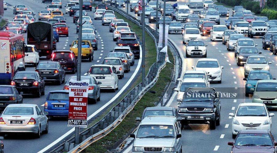 The early morning downpour today reduced traffic to a crawl in many areas especially in the Klang Valley. - NSTP/Saddam Yusoff (for illustration purposes only)