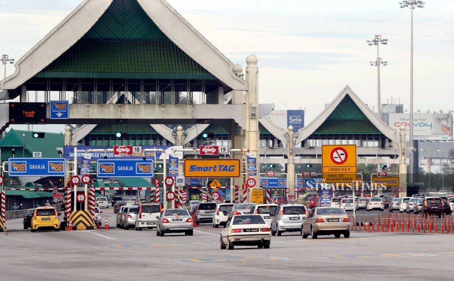 Plus Malaysia Bhd (Plus) is making early preparations to set up its open payment systems at the Penang Bridge and Butterworth-Kulim Expressway (BKE) where motorists can use credit and debit cards to pay toll charges come September. - NSTP/DANIAL SAAD