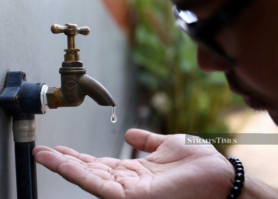 Several areas in Kuala Langat and Sepang, are facing water disruption due to a burst pipe incident. NSTP/File pic