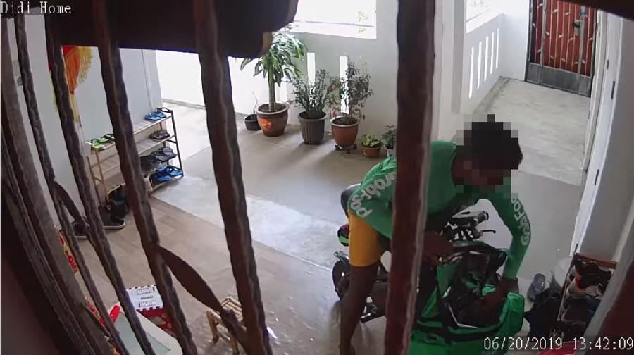 Watch: GrabFood rider steals shoes after delivering food ...