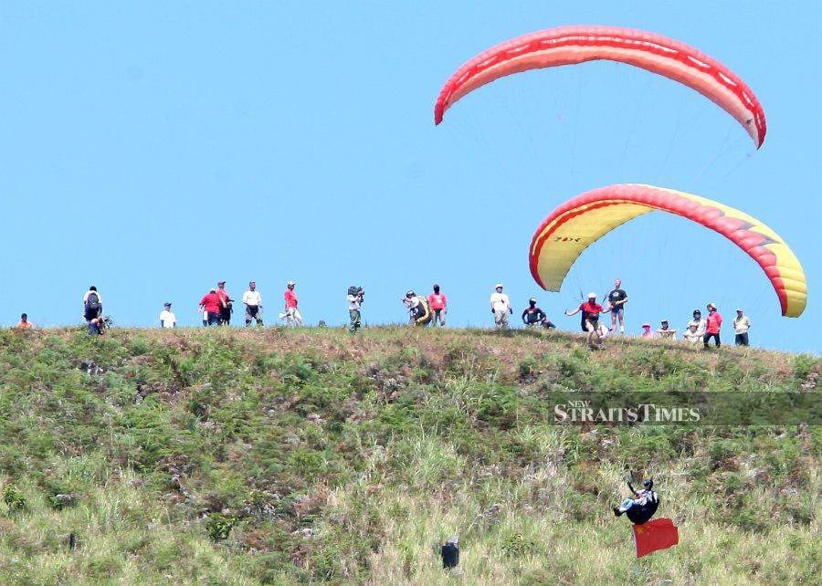 A file pic showing paragliders in Ranau, Sabah. - NSTP file pic