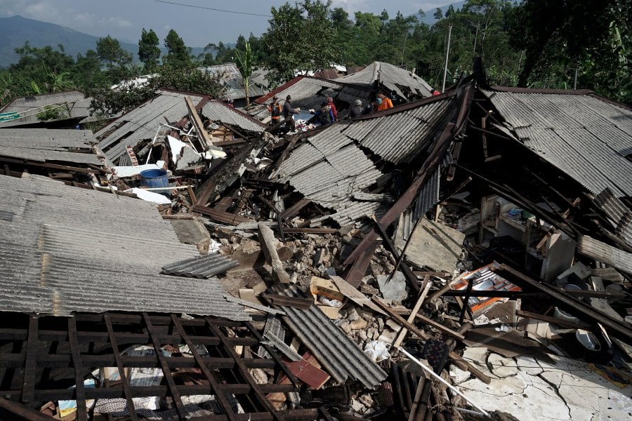 2 killed, over 300 buildings damaged in Indonesia natural disaster 