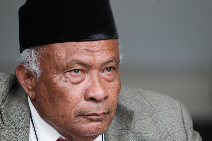 Pm Condoles Family Of Late Lenggeng Assemblyman Ishak Ismail