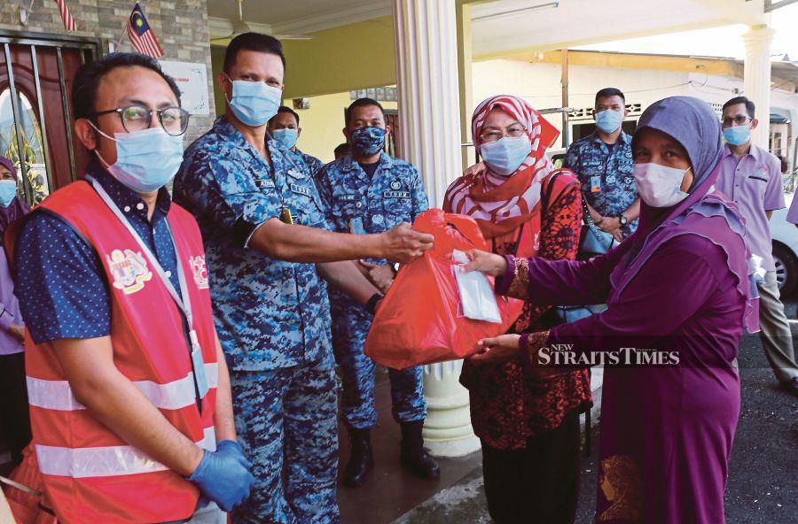 RMAF comes to aid of Kg Melayu Subang | New Straits Times | Malaysia ...