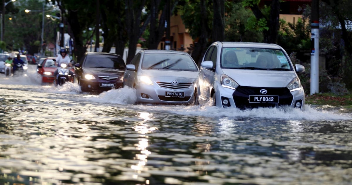 Continuous downpour triggers floods at low-lying areas in Penang | New ...