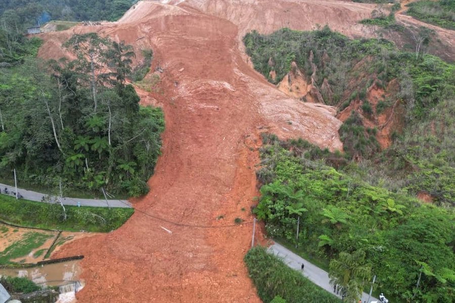 The C156 access on Jalan Boh, Seksyen 0.70 connecting Habu to the Boh Tea Estate, here, has been temporarily closed due to a landslide that occurred on Friday. PIC COURTESY OF Public Works Department