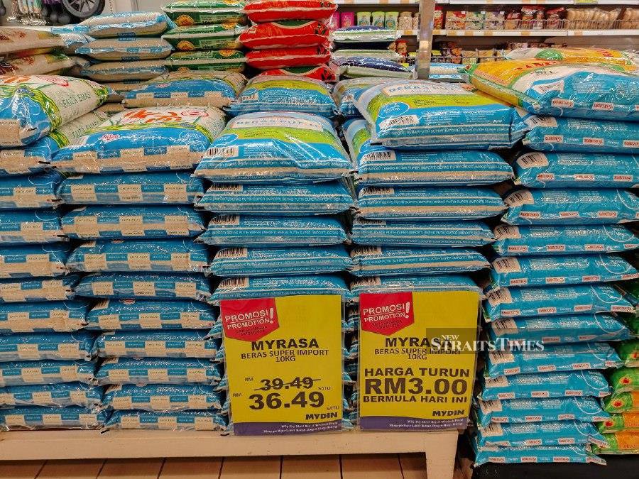 Checks at hypermarkets in the city found that prices of various imported white rice varieties such as Fragrant Thai, Basmati, and Super Special Import (SSI) have reduced by RM2 to RM3 per 10kg pack. NSTP/AHMAD MUKHSEIN MUKHTAR