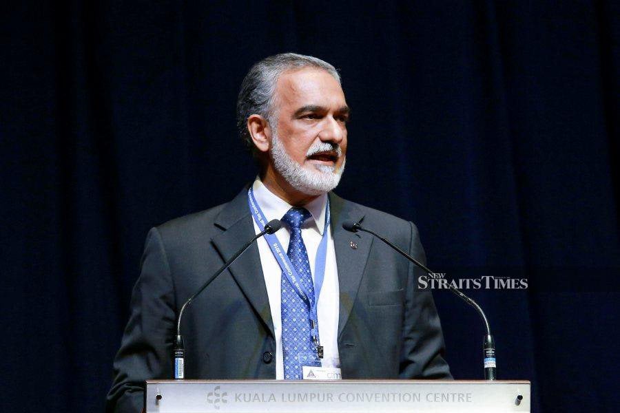 A former Bank Negara Malaysia (BNM) deputy governor, Sukhdave Singh, said the government lacked the qualities of true international statesmanship, often reacting emotionally to global developments instead of offering a balanced perspective. NSTP FILE PIC