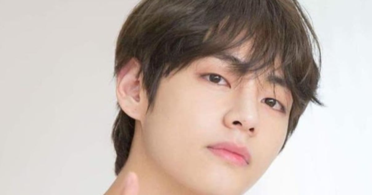 #Showbiz: BTS' V breaks down in tears on stage in Paris | New Straits Times