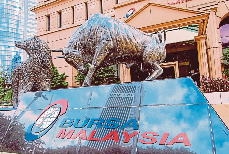 Bursa Malaysia continued its upward trend as it closed higher at midday due to investors proceeding with bargain hunting activities. KHIS/MAHZIR MAT ISA