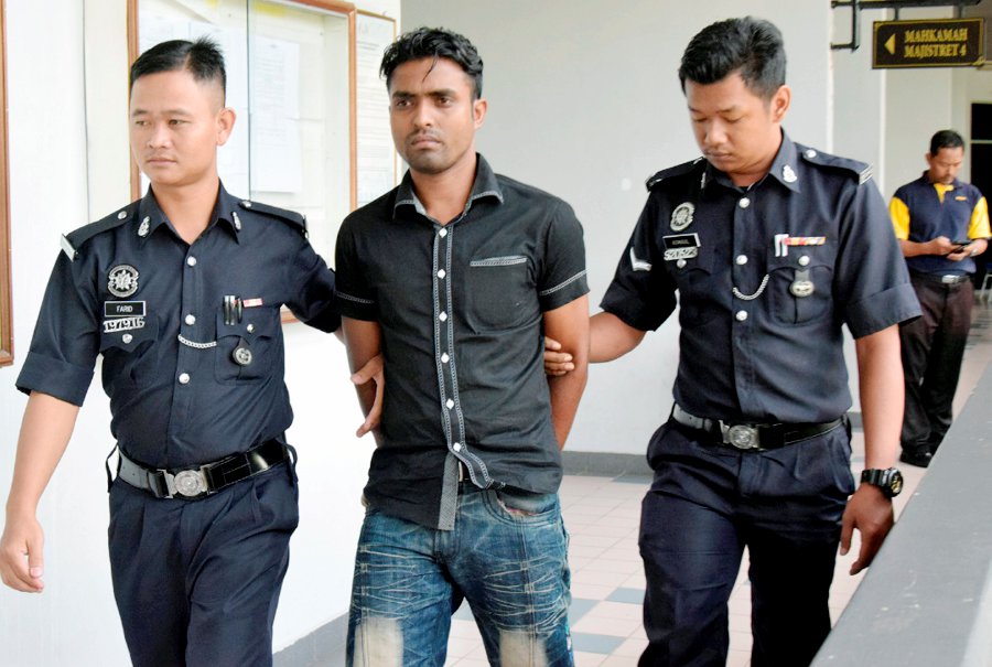 Rahaman Sukuler (centre) 28, an Indian national at Ayer Keroh Magistrate’s Court today. Pix by Muhammad Zuhairi Zuber