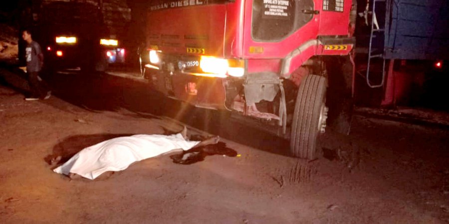 (File pix) A factory worker died after he was rammed by a lorry driven by his worker at the Nilai Industrial Park, Negri Sembilan last night. Pix courtesy of NST Reader