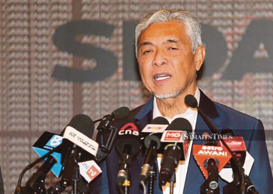 All senior positions in government-linked companies (GLCs) are being streamlined, Deputy Prime Minister Datuk Seri Dr Ahmad Zahid Hamidi said. -NSTP/SAIFULLIZAN TAMADI