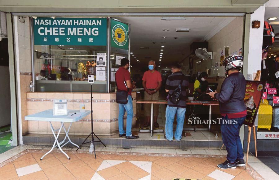 Nasi Ayam Hainan Chee Meng is only allowing takeaways for now to avoid an outbreak at the premises. -NSTP/MOHAMAD SHAHRIL BADRI SAALI