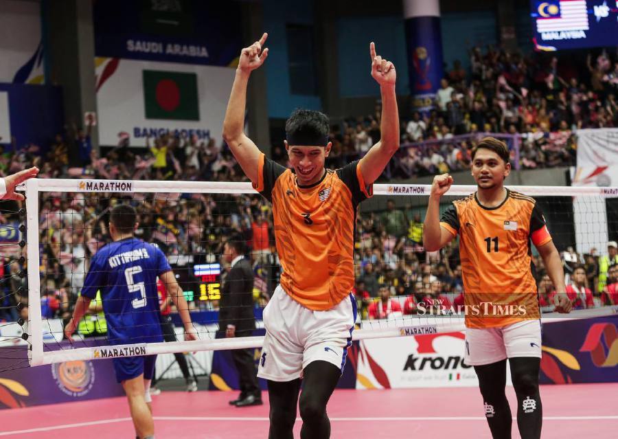 National doubles pair Aidil Aiman Azwawi-Noraizat Mohd Nordin achieved the unimaginable after beating heavyweights Thailand to win the title at the Sepak Takraw World Cup here tonight. NSTP/HAZREEN MOHAMAD