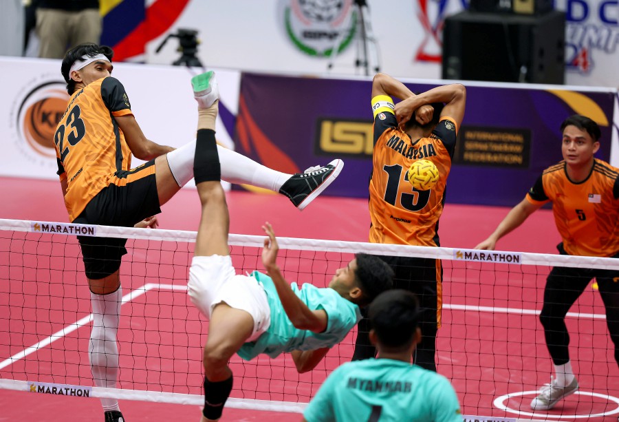 The national sepak takraw squad has achieved its target of qualifying for the finals of the premier division’s regu and doubles events at the 2024 Sepak Takraw World Cup at Titiwangsa Stadium here. - Bernama pic