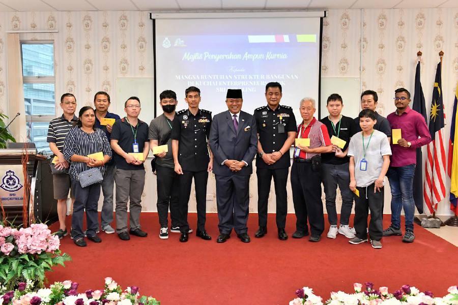 According to a post on Istana Negara’s Facebook, the donations were presented by His Majesty’s senior private secretary Datuk Nazim Mohd Alim in a ceremony held at the Brickfields district police headquarters today. -Pic courtesy of Istana Negara