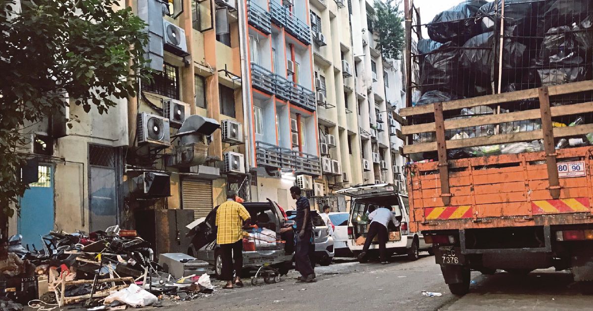 Illegal Recyclable Items' Dumpsite | New Straits Times