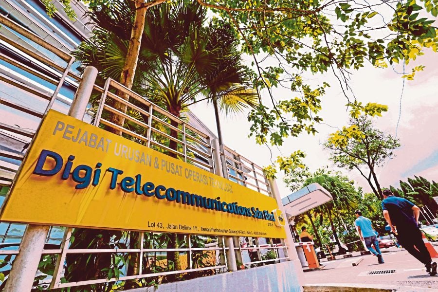 Digi.Com Bhd’s net profit fell 2.5 per cent to RM312.82 million in the third quarter (Q3) ended September 30 2021 from RM320.76 million a year earlier despite a rise in its revenue. NSTP/ASWADI ALIAS.