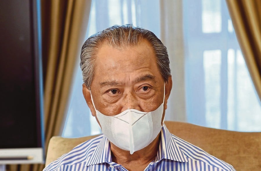 The political crisis which forced Tan Sri Muhyiddin Yassin to resign as prime minister has not weakened his resolve to help the people and do what is right. -BERNAMA file pic