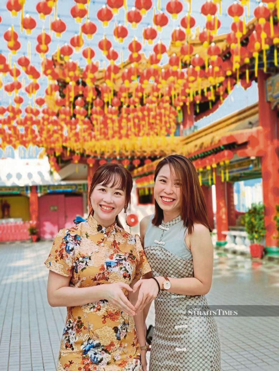 Lim Hui Keem (left) and Wong Mei Lin, dressed in colourful cheongsam, at the Thean Hou Temple in Petaling Jaya. -NSTP/SAMANTHA KUAN
