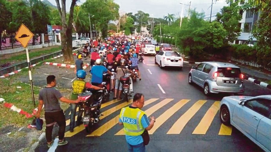 Police manning a roadblock in Persiaran Brash, Ipoh. Pic courtesy of Police