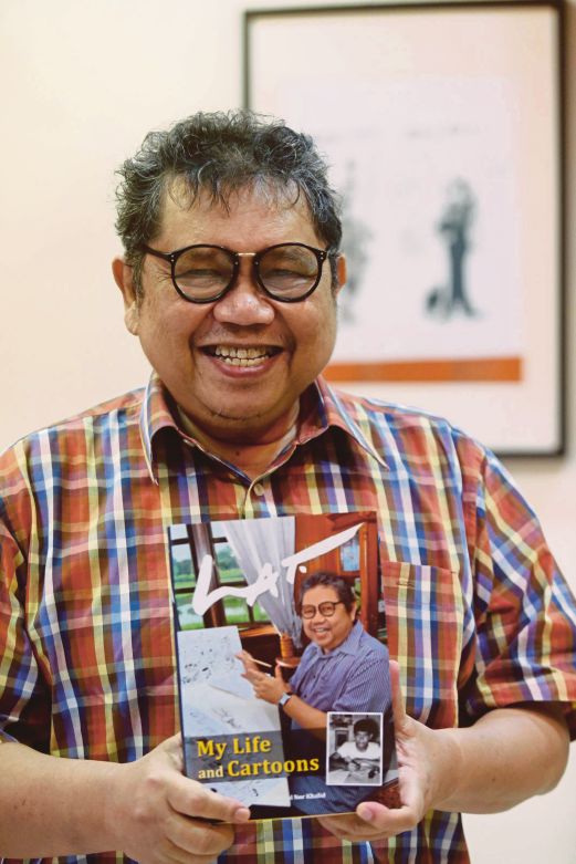 Datuk Mohammad Nor Khalid, better known as Lat, with his autobiography ‘Lat: My Life and Cartoons’. Pic by Yahya Zainuddin 