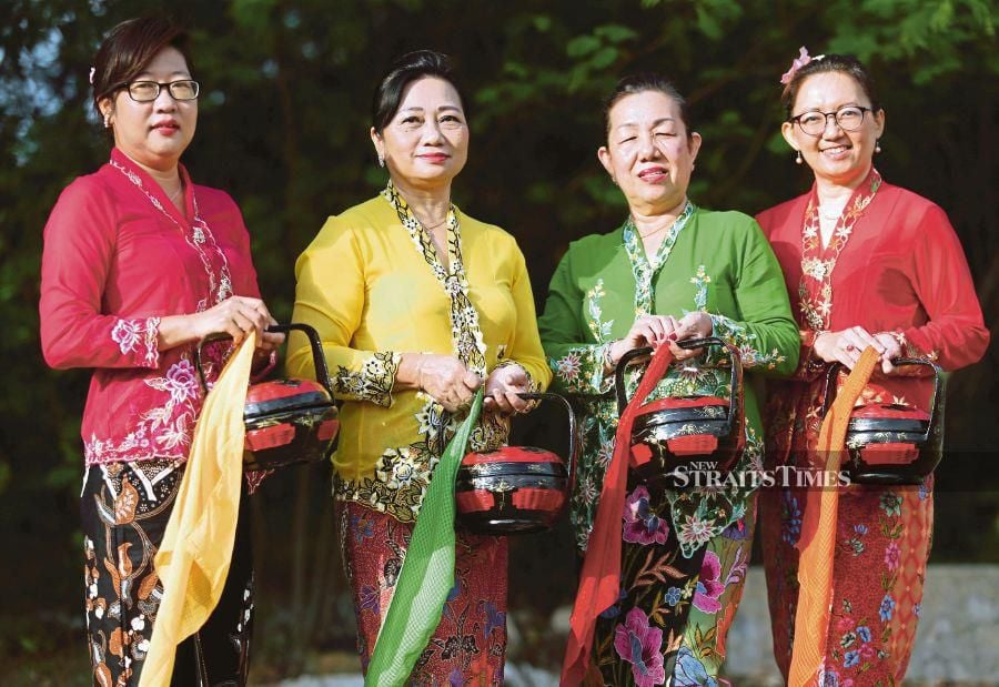 Malaysia In Four-nation Bid To Nominate Kebaya As A UNESCO Intangible ...