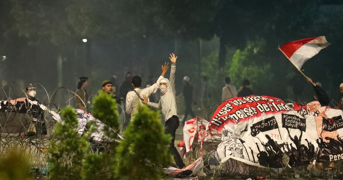 Six Dead After Election Riots In Indonesia's Capital | New Straits Times