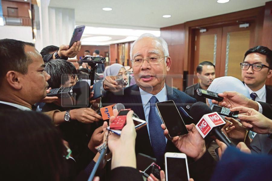  Former prime minister Datuk Seri Najib Razak speaking to reporters in Parliament recently. Najib is facing 32 charges, all linked to 1MDB funds. NSTP/ Asyraf Hamzah