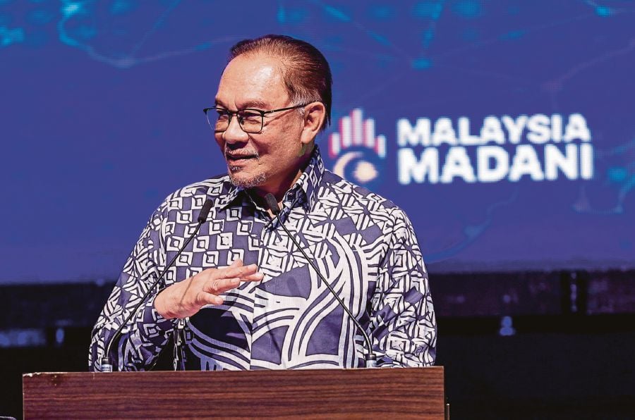 Prime Minister Datuk Seri Anwar Ibrahim calling on Malaysians to continue upholding universal moral princples and persevere in turning the society into an outstanding and ‘madani’ (civilised) civilisation.- Bernama pic