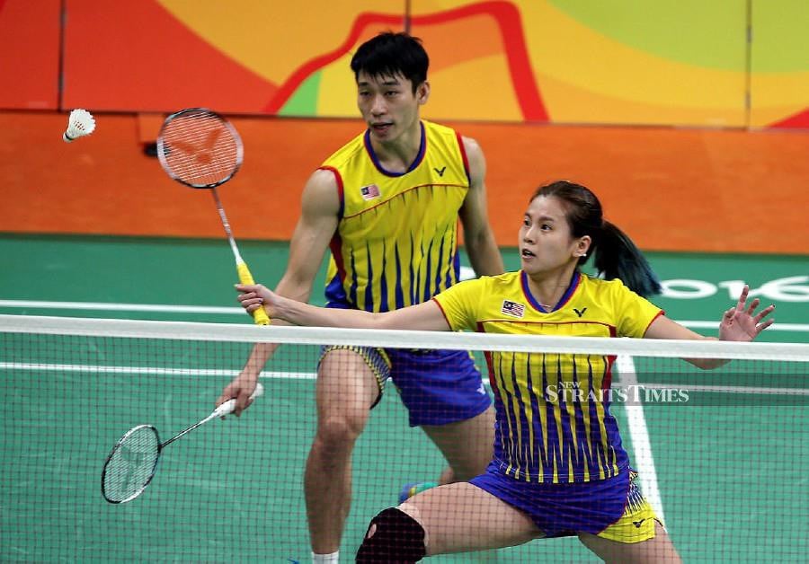 Duo say sorry to Liu Ying after rumours of affair with married man