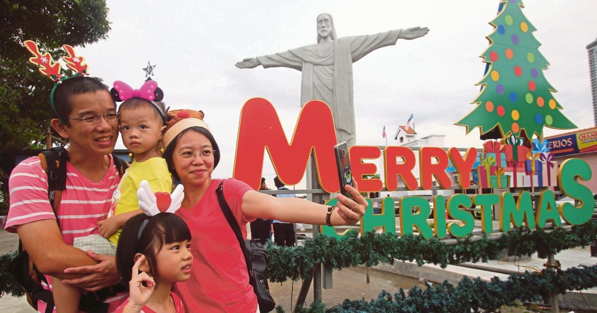 Christmas arrives in Melaka's Portuguese Settlement; Christ the