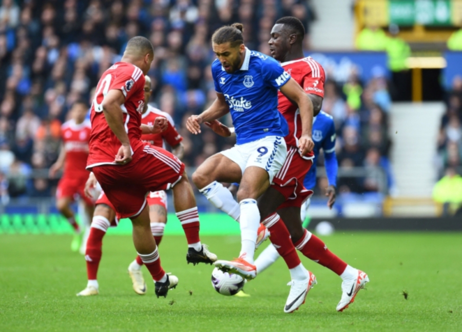 Everton's Dominic Calvert-Lewin in action with Nottingham Forest's Murillo and Moussa Niakhate at Goodison Park, Liverpool, Britain April 21, 2024. REUTERS PIC