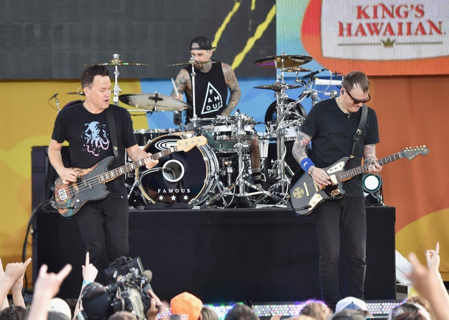 Blink 182 calls off shows after Linkin Park suicide