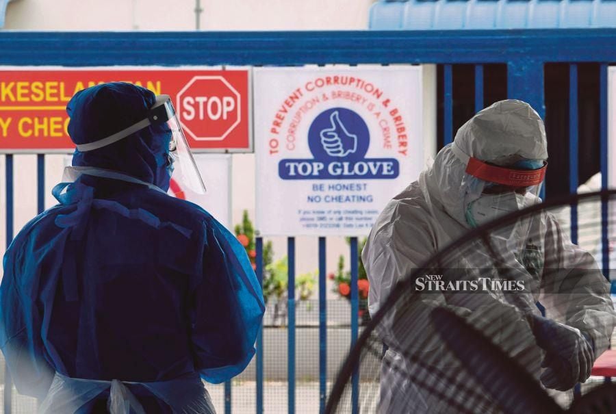 The temporary closure of 28 Top Glove Corp Bhd factories in Selangor is likely to push the company and industry average selling prices (ASPs) higher on potential supply disruption, Kenanga Research said.-- fotoBERNAMA (2020) HAK CIPTA TERPELIHARA