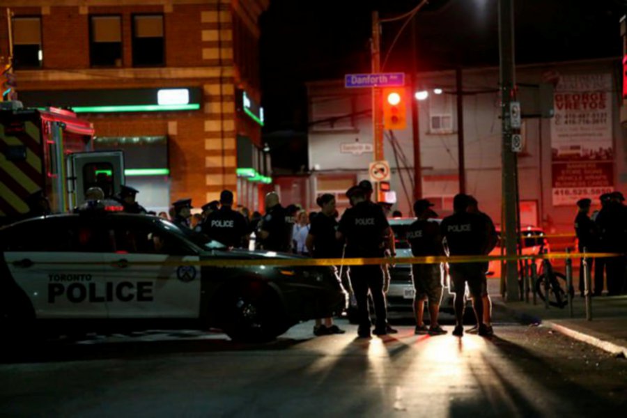 RÃ©sultat de recherche d'images pour "Gunman dead after shooting 14, killing one, in Toronto: Canadian police"