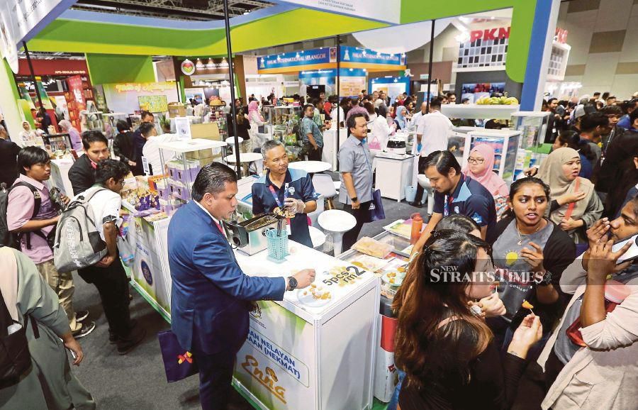  The four-day Selangor International Business Summit (SIBS 2023), which took up eight exhibition halls and seven conference halls of the Kuala Lumpur Convention Centre, featured 11 events and hosted more than 1,000 trade booths. PIC BY SAIFULLIZAN TAMADI