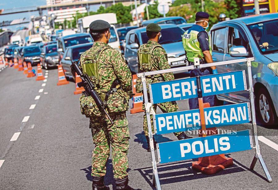 A police and army roadblock in Subang Jaya in April this year. On March 20, three days after the Movement Control Order was implemented, Covid-19 cases had crossed the 1,000 mark. -NSTP/File pic 