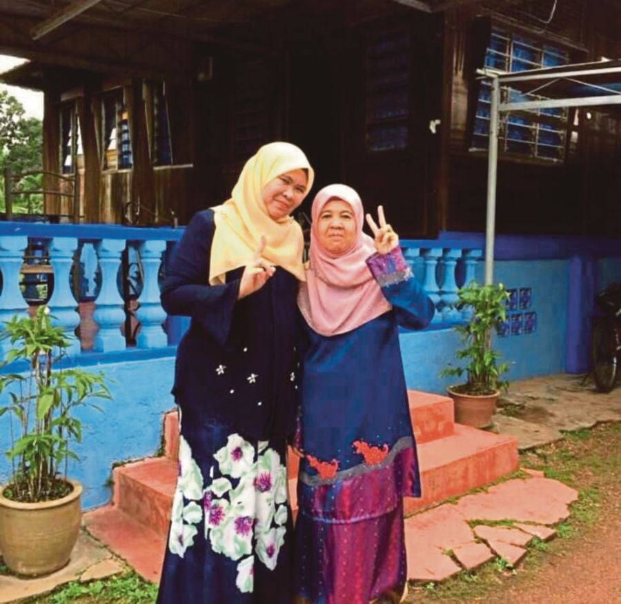 Nadila Rahmat (left) and her mother, Rodiah Mohd Don, at their home in Muar. -Pic courtesy of Nadila Rahmat’s family. 