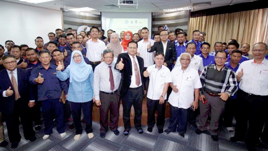SAMB chief executive officer, Datuk Mohd Khalid Nasir (center), said the company had yet to receive any update on the project since Pakatan Harapan took over the state administration after the 14th General Election. (Pic by MUHAMMAD ZUHAIRI ZUBER)