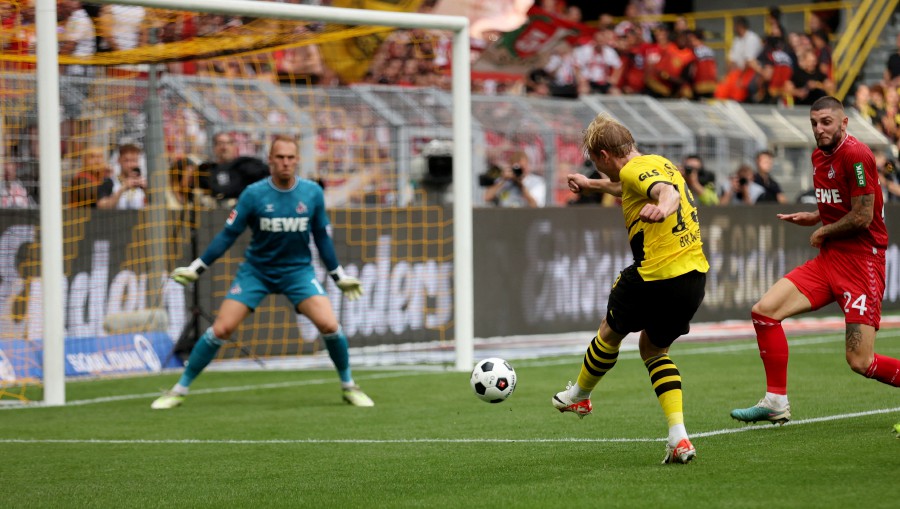 Bundesliga: Donyell Malen scores late to hand Dortmund 1-0 win