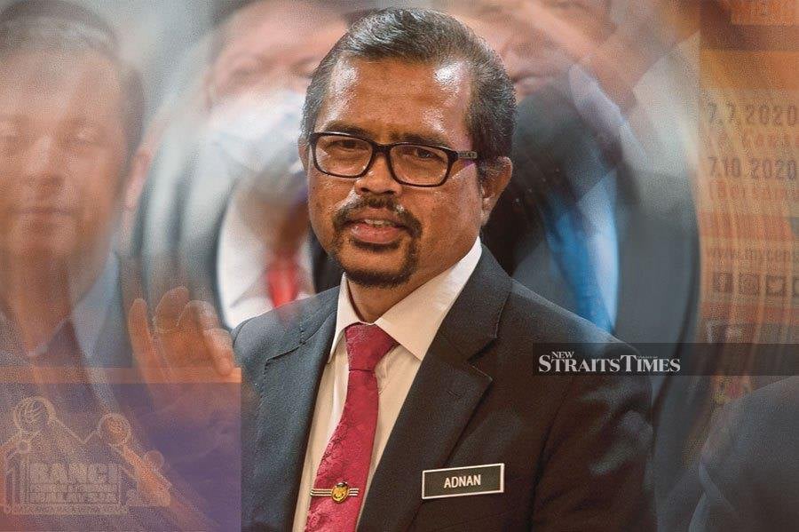 Cuepacs president Datuk Dr Adnan Mat said politicians, such as those elected as members of Parliament (MPs), assemblymen and state executive councillors, who are eligible to receive pensions, should have theirs abolished first, instead of those serving in the public sector. NSTP FILE PIC