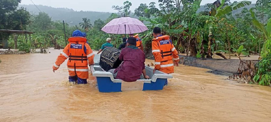 APM members help send man s body to cemetery via boat following floods